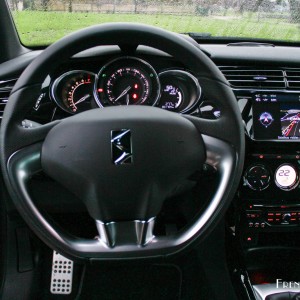 Photo volant cuir DS 3 Cabrio (Décembre 2014)