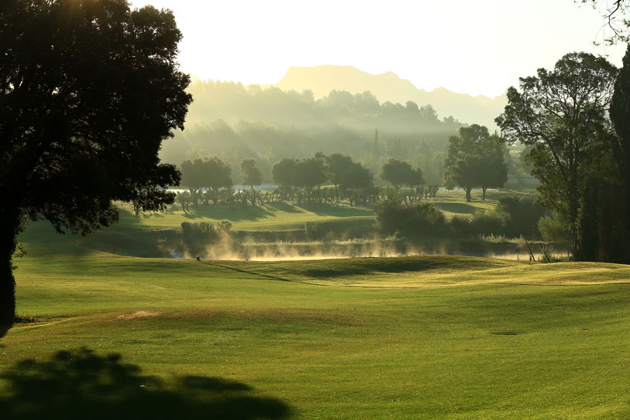 Golf 18 trous - Domaine de Manville - Les Baux de Provence (13)