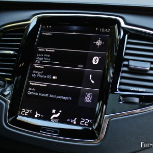 Photo écran tactile Volvo XC90 Inscription D5 AWD (2015)