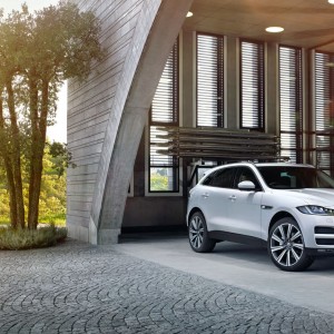 Photo officielle Jaguar F-Pace Portfolio (2015)