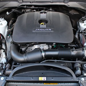 Photo moteur 2.0l essence 200 ch Jaguar XE R-Sport (2015)