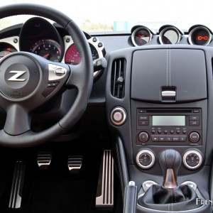 Photo volant Nissan 370Z – 3.7 l V6 328 ch (2015)