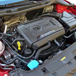 Photo moteur 1.8 l TSI 192 ch SEAT Ibiza Cupra (2015)