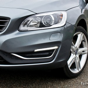 Photo feux avant Volvo S60 D3 Xenium (2015) – 2.0 l diesel 150 c