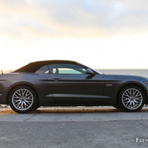 Photo profil fermé Ford Mustang GT Convertible V8 (2016)