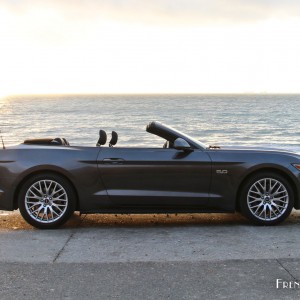 Photo profil ouvert Ford Mustang GT Convertible V8 (2016)