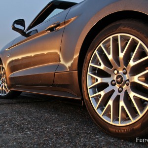 Photo jantes aluminium Ford Mustang GT Convertible V8 (2016)