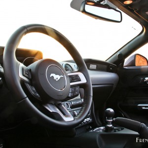 Photo volant cuir Ford Mustang GT Convertible V8 (2016)
