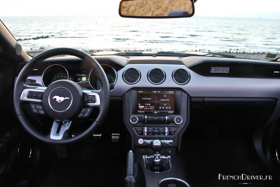 Photo intérieur Ford Mustang GT Convertible V8 (2016)