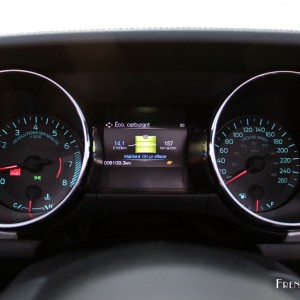 Photo combiné Ford Mustang GT Convertible V8 (2016)