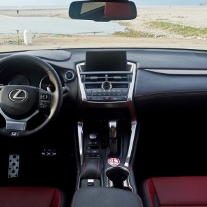 Photo tableau de bord Lexus NX 300h (2016)