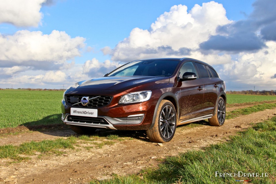 Photo 3/4 avant Volvo V60 Cross Country (2016)