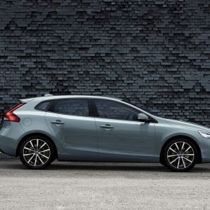 Photo officielle Volvo V40 T4 Momentum restylée (2016)
