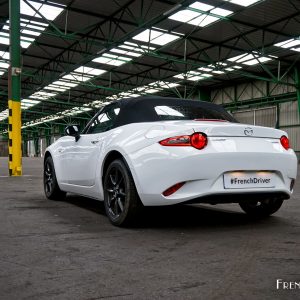 Photo 3/4 arrière Mazda MX-5 (2016)