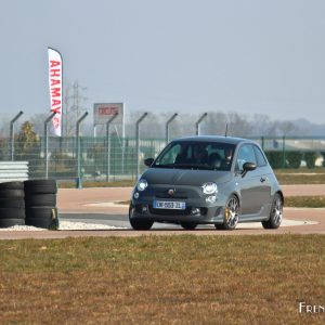 Photo essai sur circuit Abarth 595 Competizione (2016)