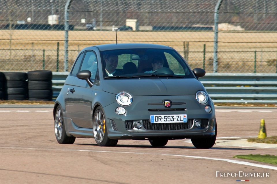 Photo essai sur circuit Abarth 595 Competizione (2016)