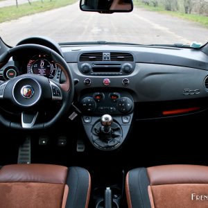 Photo tableau de bord Abarth 595 Competizione (2016)