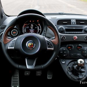 Photo volant cuir Abarth 595 Competizione (2016)
