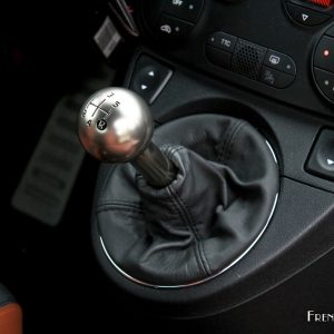 Photo pomeau boîte de vitesse mécanique BVM5 Abarth 595 Compet
