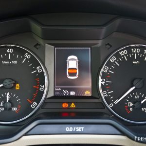 Photo combiné compteurs Škoda Octavia (2017)