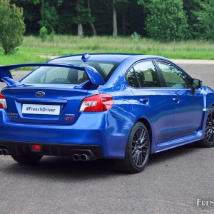 Photo 3/4 arrière statique Subaru WRX STI (2016)