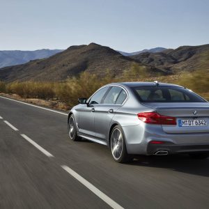 Photo 3/4 arrière dynamique BMW Série 5 M Sport G30 (2017)