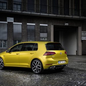Photo 3/4 arrière Volkswagen Golf VII R-Line restylée (2017)