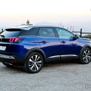 Photo 3/4 arrière Peugeot 3008 GT II (2016)