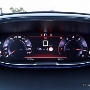 Photo combiné numérique i-Cockpit Peugeot 3008 II (2016)