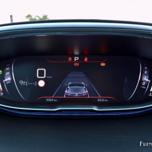 Photo combiné numérique i-Cockpit Peugeot 3008 II (2016)
