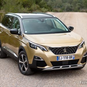 Photo 3/4 avant nouveau SUV Peugeot 5008 II (2017)