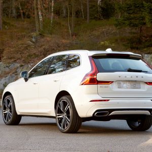 Photo 3/4 arrière Volvo XC60 T8 R-Design (2017)