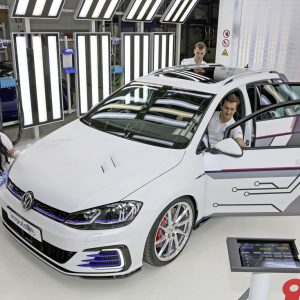 Photo 3/4 avant Volkswagen Golf GTE Variant impulsE Concept (201