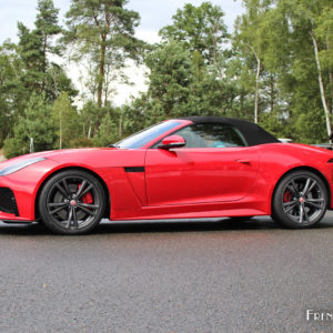 Photo profil Jaguar F-Type SVR (2017)