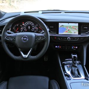 Photo poste de conduite Opel Insignia Grand Sport (2017)