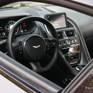 Photo volant cuir Aston Martin DB11 (2017)