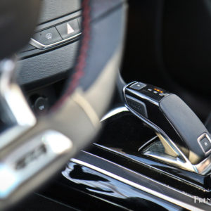Photo levier boîte EAT8 Peugeot 308 GT restylée PureTech 225 (