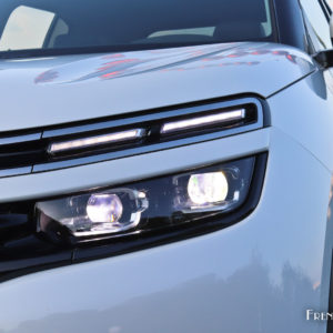 Photo phare avant LED Citroën C5 Aircross SUV – Paris (2018)