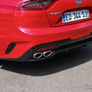 Photo quadruple sortie d&rsquo;échappement chromée Kia Stinger GT (2