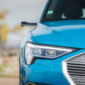 Photo phare avant LED Audi E-Tron (2019)
