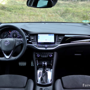 Photo tableau de bord Opel Astra restylée (2019)