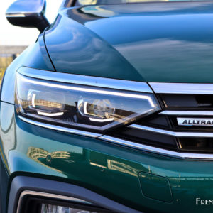 Photo phare avant Matrix LED Volkswagen Passat SW restylée (201