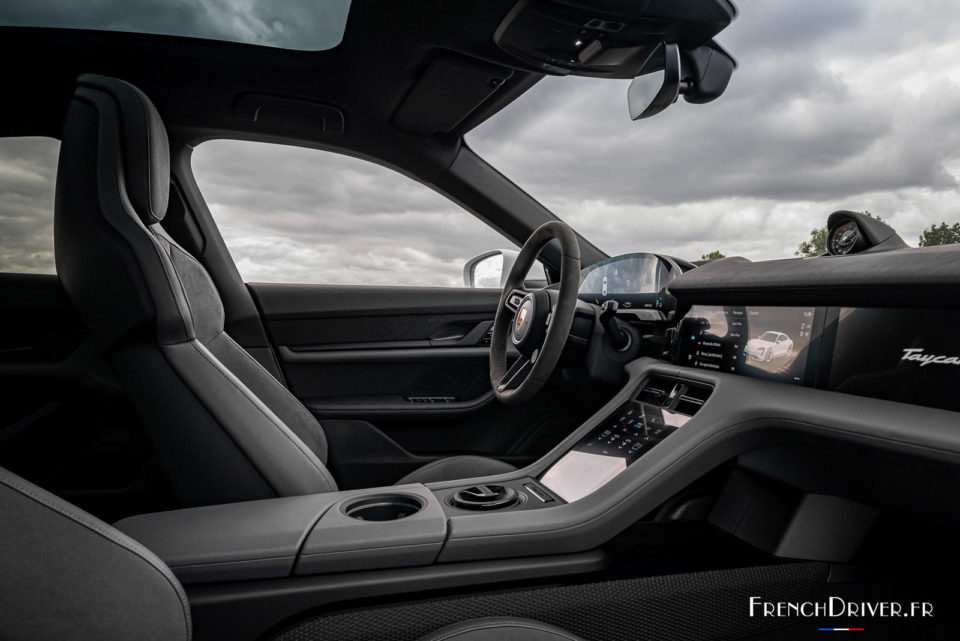 Photo poste de conduite Porsche Taycan 4S et Turbo (2020)