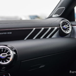 Photo détail tableau de bord Mercedes AMG CLA 45 S (2020)