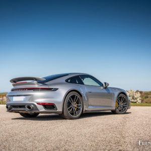 Photo 3/4 arrière Porsche 911 (992) Turbo S (2021)