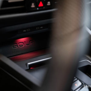 Photo éclairage d&rsquo;ambiance Volkswagen Golf GTI 245 (2021)