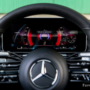 Photo combiné numérique Mercedes Classe S 580e Limousine (2023