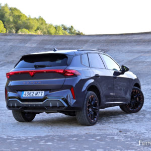 Photo 3/4 arrière Cupra Terramar (2024)