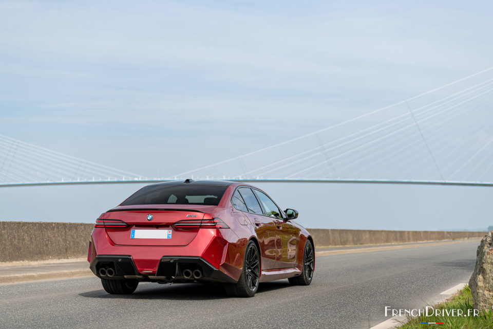 Photo 3/4 arrière BMW M5 G60 (2025)